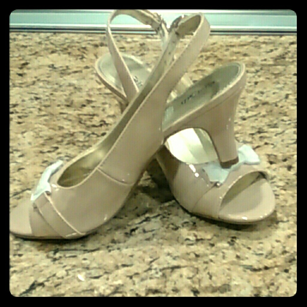 east 5th Madeline pumps